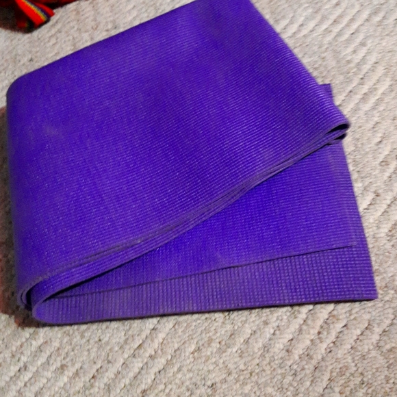 Purple yoga mat - Picture 1 of 1